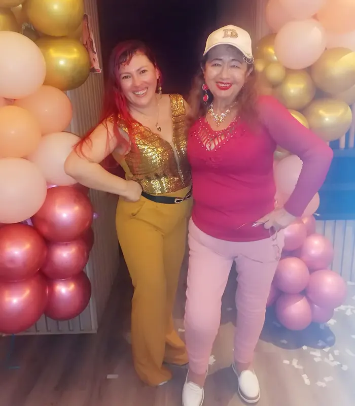 Foto de la decoradora con globos